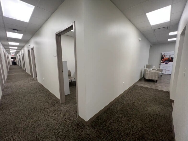 More Photos Of 5215 Essen Ln, Baton Rouge Office For Lease
