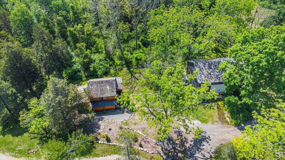 More Photos Of 62 Mount Pleasant Rd, Columbia Specialty For Sale