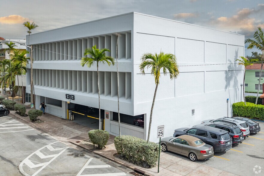 Primary Photo Of 1313 Ponce De Leon Blvd, Coral Gables Office For Lease