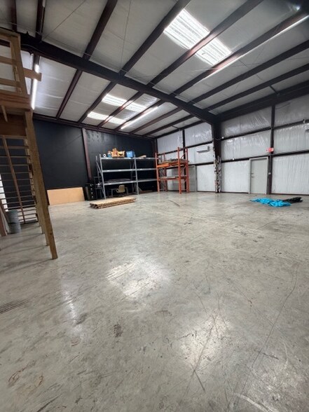 More Photos Of 13215 Judson Rd, San Antonio Showroom For Lease