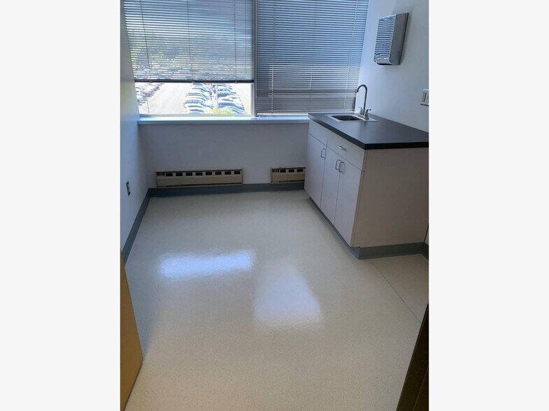 More Photos Of 2 Lincoln Hwy, Edison Medical For Sale