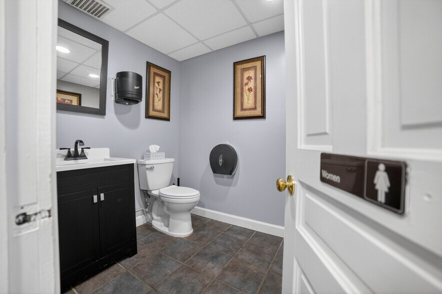 More Photos Of 702 Charles St, Galion Auto Dealership For Sale