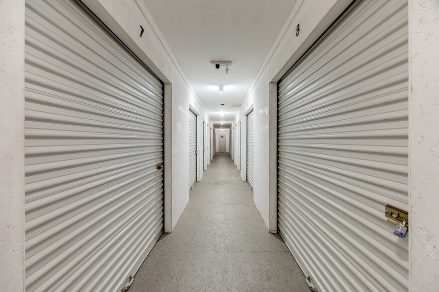 More Photos Of 438 Walnut St, Lawrenceburg Self Storage For Sale