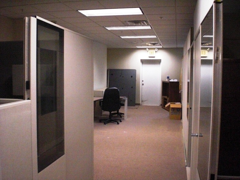 More Photos Of 6439 Bardstown Rd, Louisville Unknown For Lease
