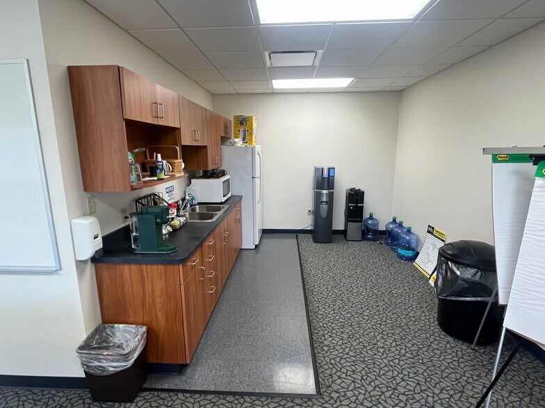More Photos Of 851 Transport Dr, Valparaiso Flex For Sale