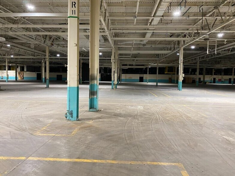 More Photos Of 1601 General Electric Rd, Bloomington Warehouse For Lease