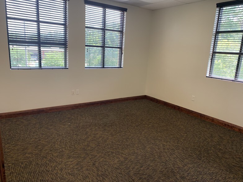 More Photos Of 4300 S Highway 27, Clermont Storefront Retail Office For Lease