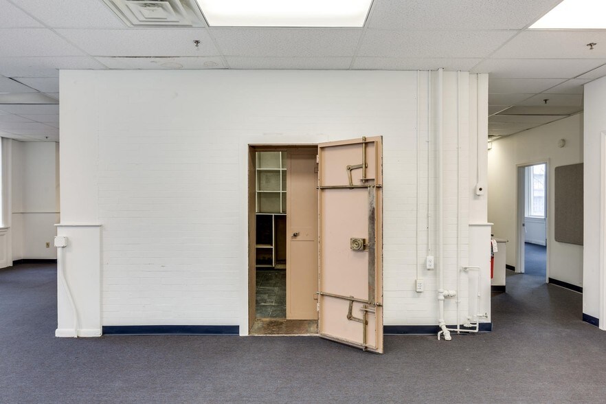 More Photos Of 174 S Clark St, Detroit Light Distribution For Lease