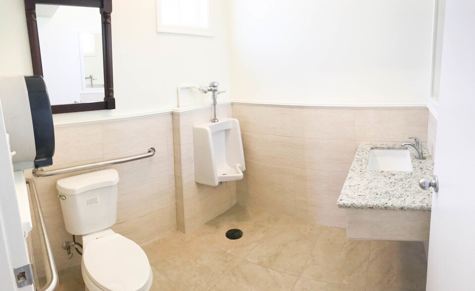 More Photos Of 3036 Waialae Ave, Honolulu Restaurant For Sale