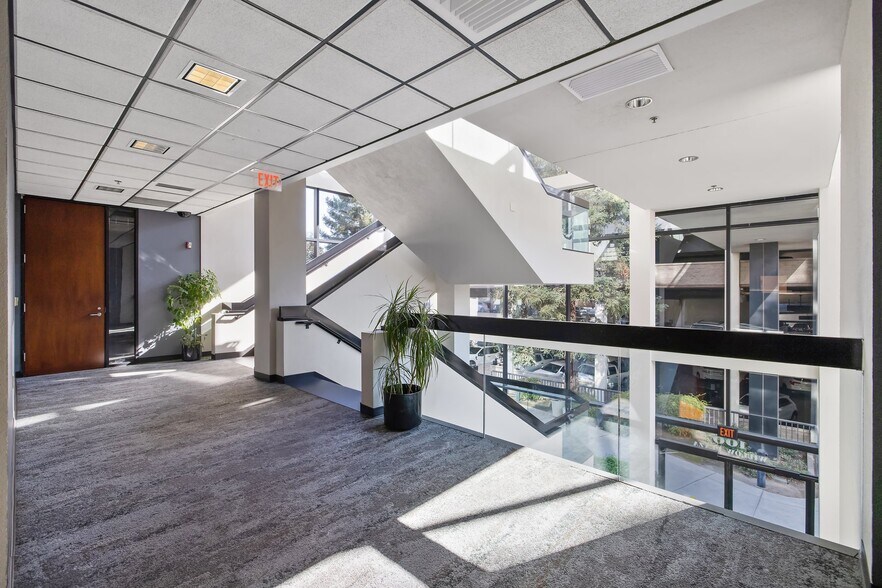 More Photos Of 100 Willow Plz, Visalia Medical For Sale