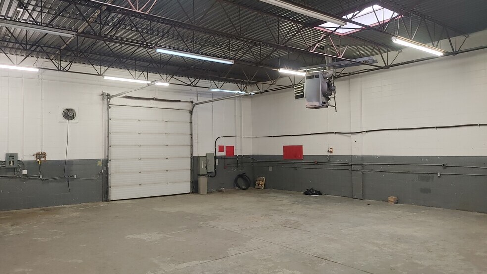 More Photos Of 9912 72 Ave NW, Edmonton Industrial For Lease