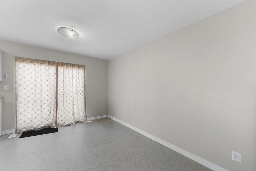 More Photos Of 29 Laren St, Wahnapitae Apartments For Sale