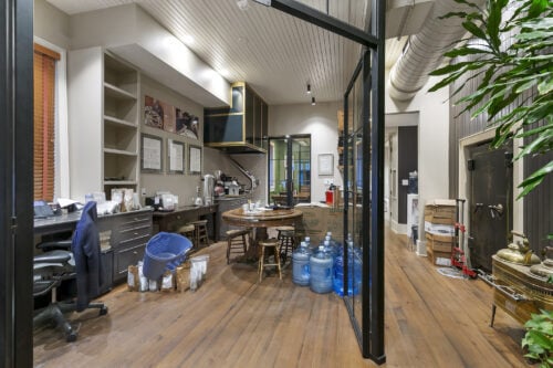 More Photos Of 528 Gravier St, New Orleans Office For Lease
