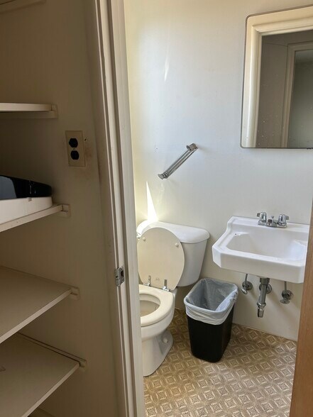 More Photos Of 3801-3805 Broadway, Oakland Office For Lease