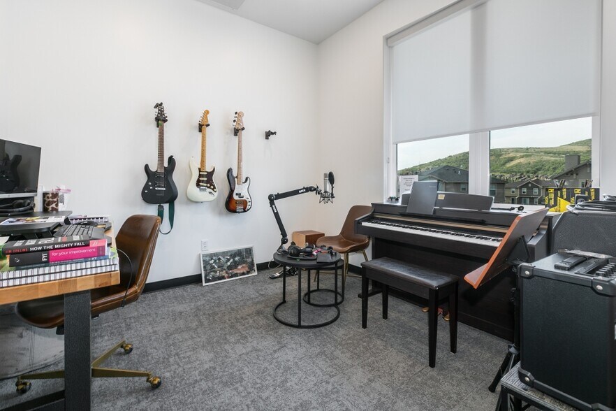 More Photos Of 1086 Spring Rd, Kamas Office Residential For Sale