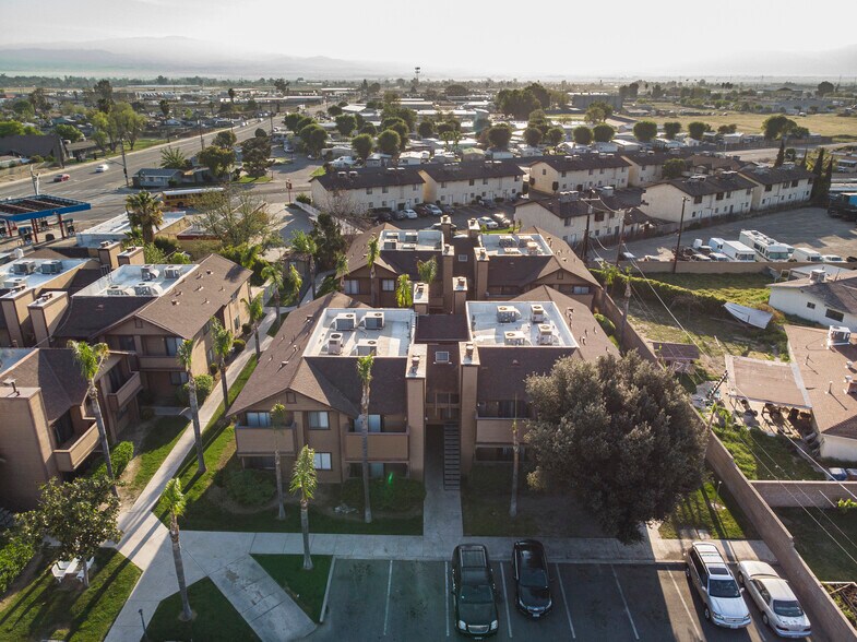 More Photos Of 701 Planz Rd, Bakersfield Apartments For Sale