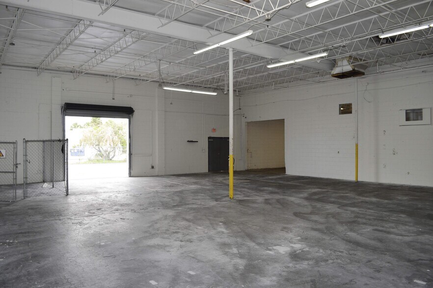 More Photos Of 2400 Silver Star Rd, Orlando Distribution For Sale