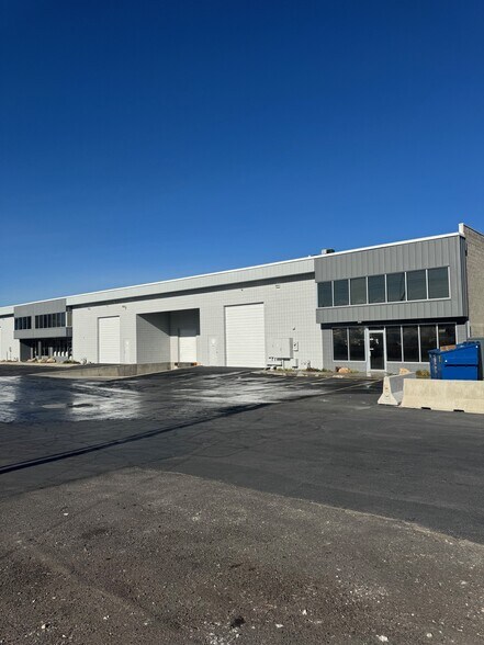 More Photos Of 3789 S 300 W, Salt Lake City Showroom For Lease