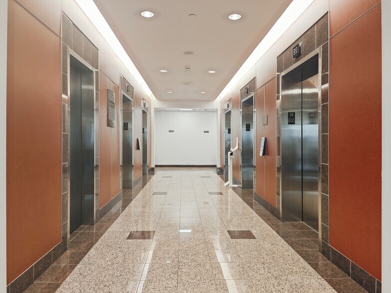 More Photos Of 90 Burnhamthorpe Rd W, Mississauga Coworking Space