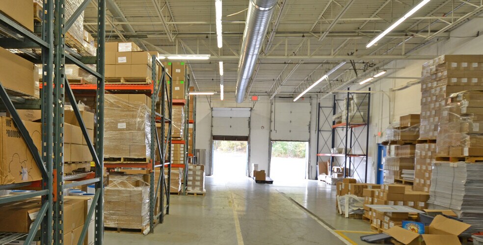 More Photos Of 160-180 Weymouth St, Rockland Light Distribution For Lease