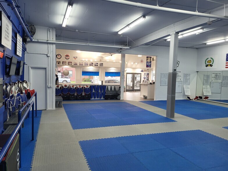 More Photos Of 223 S Lewis St, Monroe Storefront Retail Office For Sale