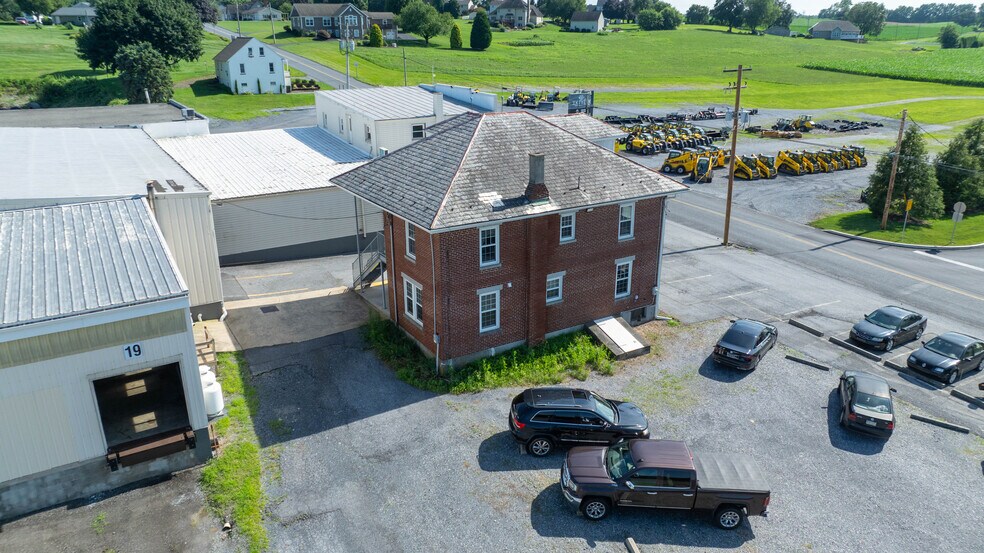 More Photos Of 135 Rothsville Station Rd, Lititz Office Residential For Lease