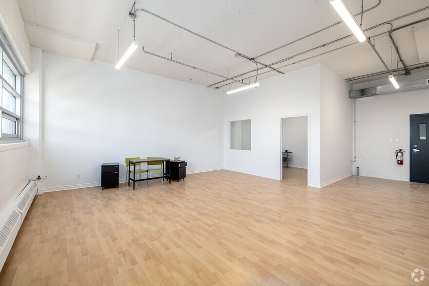More Photos Of 6750 Av de l'Esplanade, Montréal Office For Lease