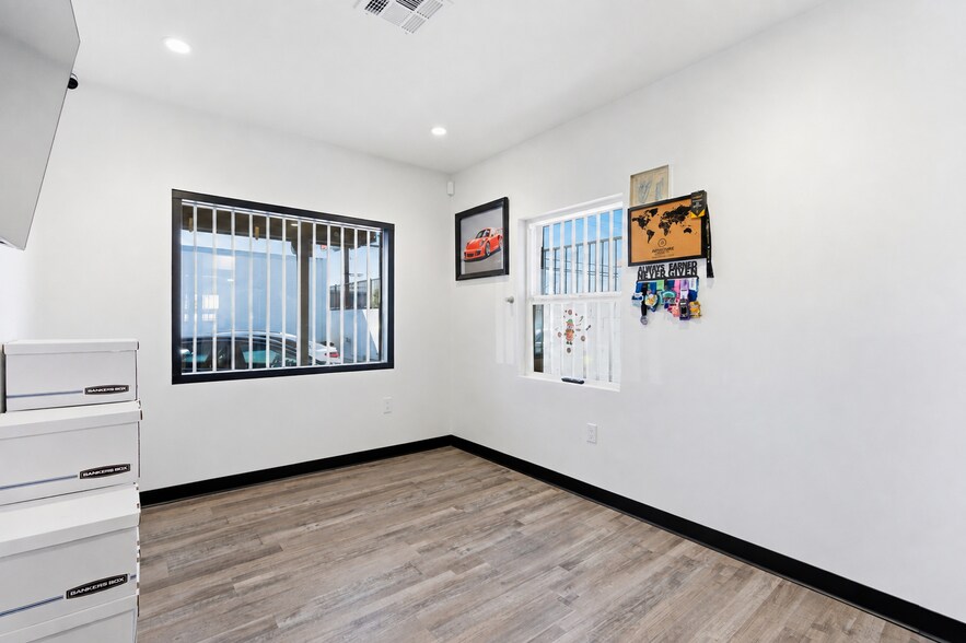 More Photos Of 13449 Van Nuys Blvd, Pacoima Storefront Retail Office For Lease