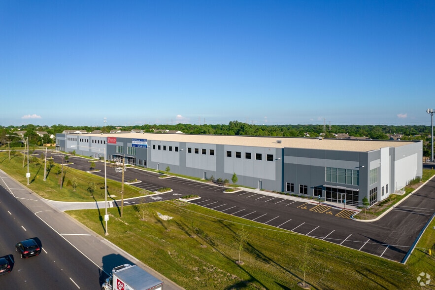 More Photos Of 1 E North Ave, Glendale Heights Warehouse For Lease