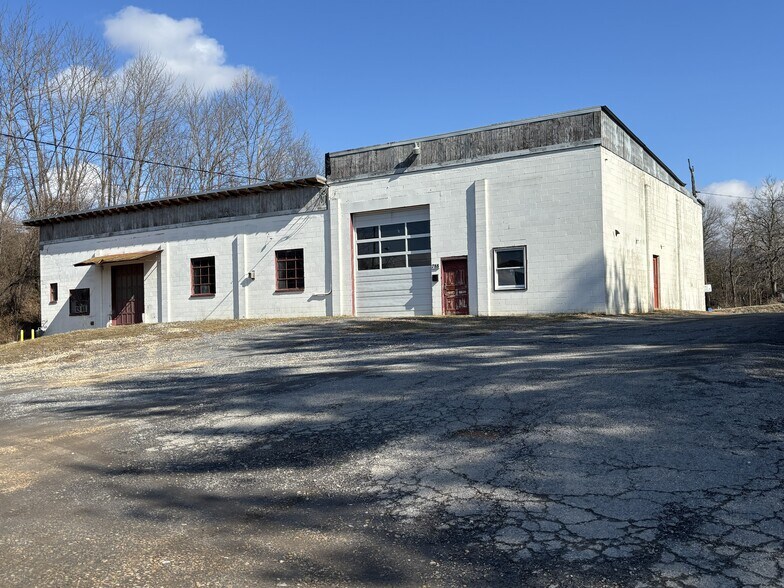 Primary Photo Of 788 N Bayard Ave, Waynesboro Warehouse For Sale