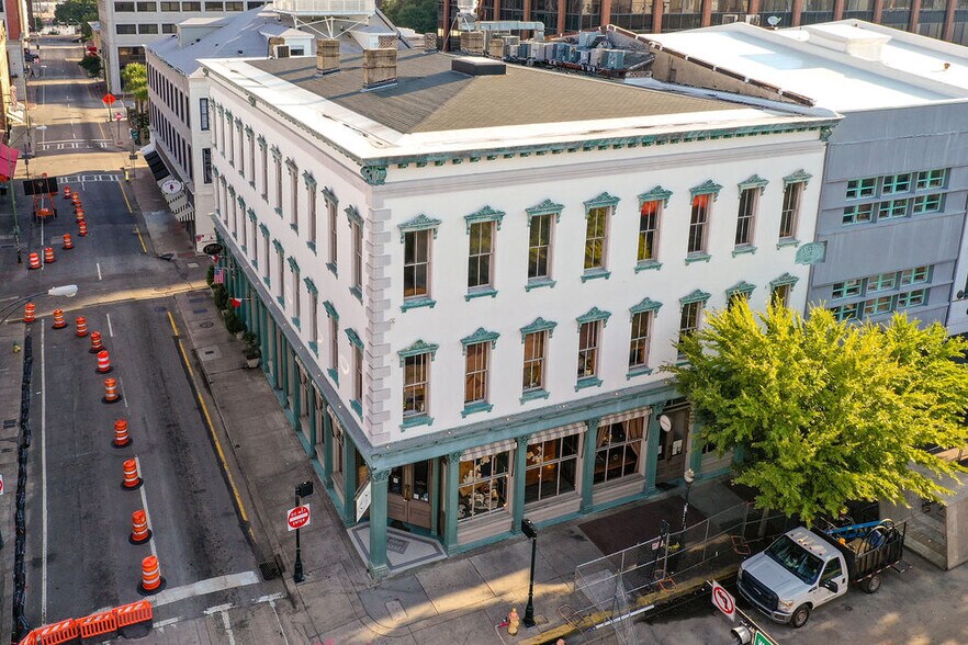 More Photos Of 36 W Broughton St, Savannah Office For Lease