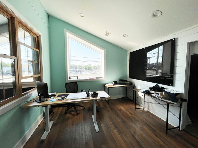 More Photos Of 4325 Kirkwood Hwy, Wilmington General Retail For Sale