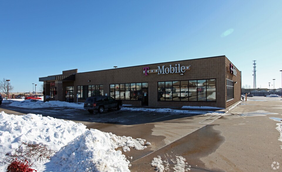 Primary Photo Of 2017-2021 W Foxwood Dr, Raymore Freestanding For Lease