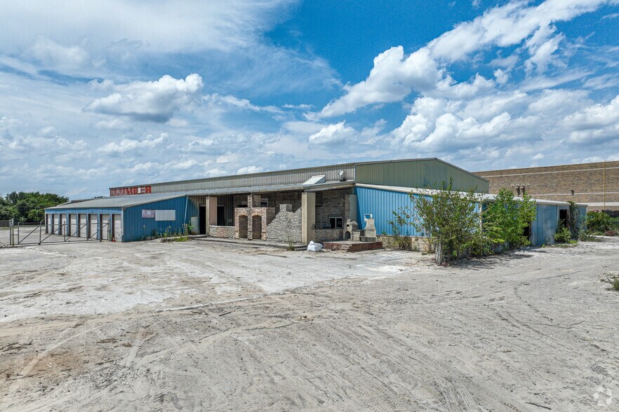 More Photos Of 6000 Split Trail Rd, Plano Warehouse For Sale