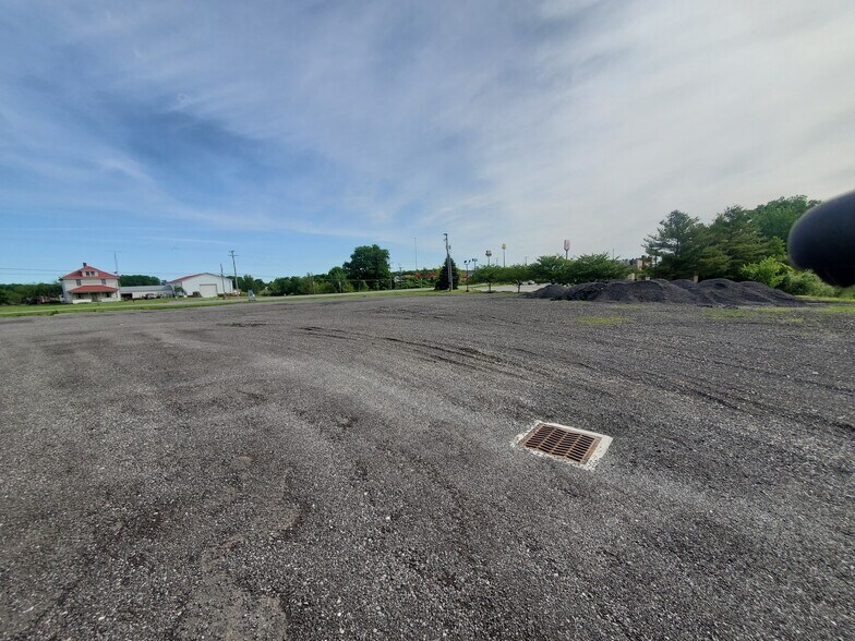 More Photos Of 1579 E Wyandot Ave, Upper Sandusky General Retail For Sale