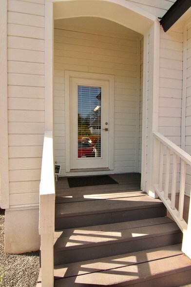 More Photos Of 910 E Cesar Chavez St, Austin Office For Lease