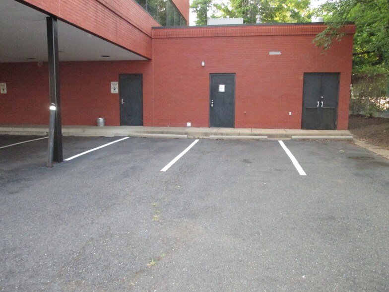 More Photos Of 720 Jackson St, Herndon Medical For Lease