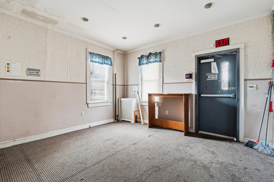 More Photos Of 8 W Olive St, Scranton Office For Sale