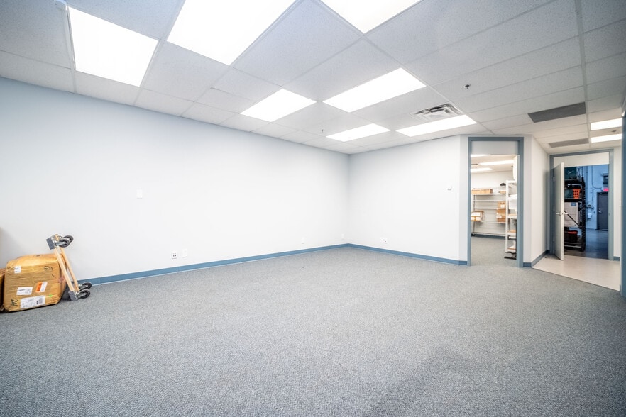 More Photos Of 1515 Broadway St, Port Coquitlam Warehouse For Lease