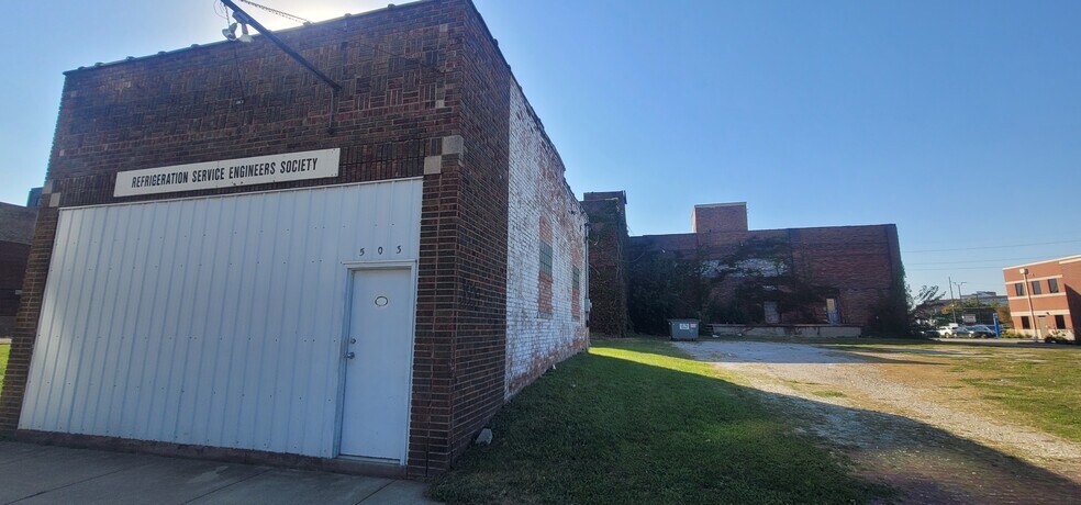 More Photos Of 507 4th St, Springfield Self Storage For Sale