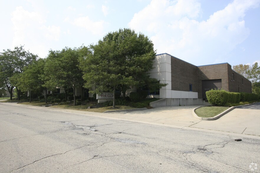 More Photos Of 620-630 Estes Ave, Schaumburg Warehouse For Sale
