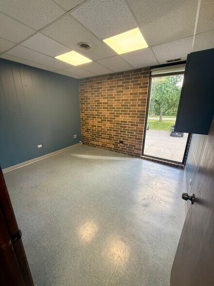 More Photos Of 7800 W College Dr, Palos Heights Office For Lease