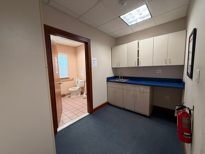 More Photos Of 584 Wyoming Ave, Kingston Medical For Sale