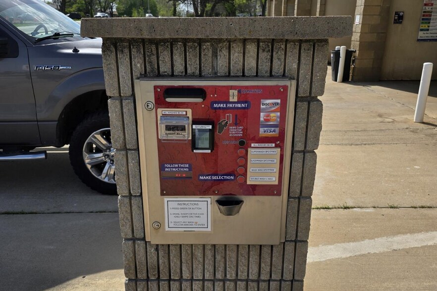 More Photos Of 1105 Pennell st, Carl Junction Carwash For Sale