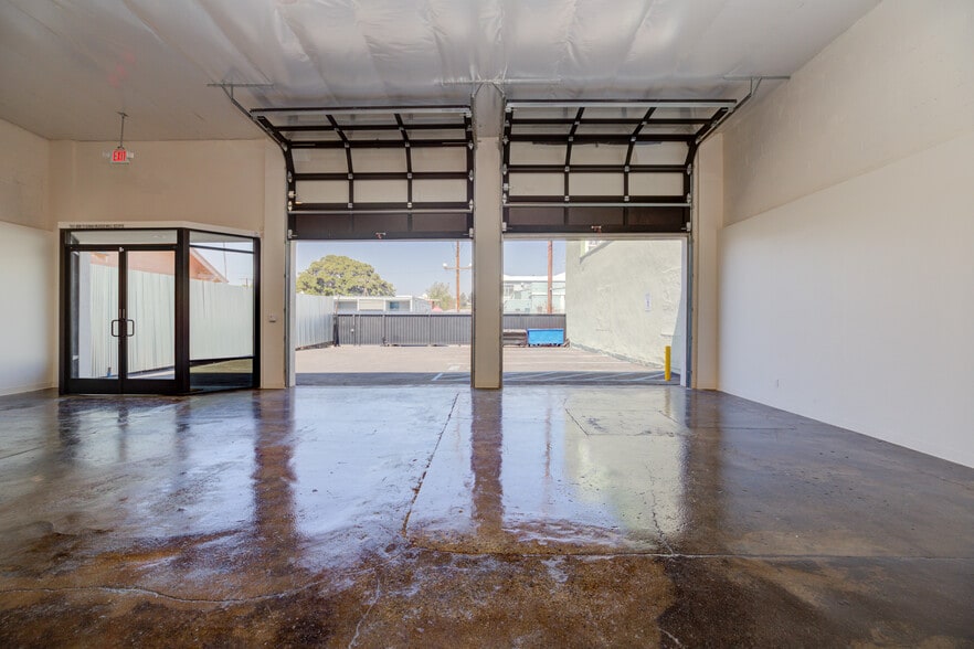 More Photos Of 2616 W Jefferson Blvd, Los Angeles Showroom For Sale