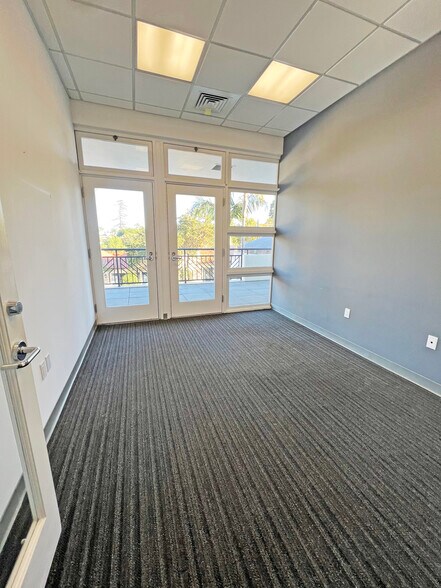 More Photos Of 136 W Canon Perdido St, Santa Barbara Office For Lease