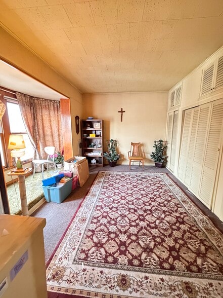 More Photos Of 572 2nd Ave, Troy Restaurant For Sale