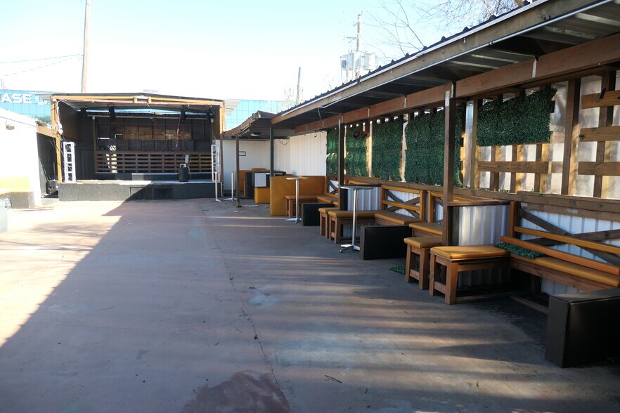More Photos Of 226-230 Winkler Dr, Houston Storefront Retail Office For Lease