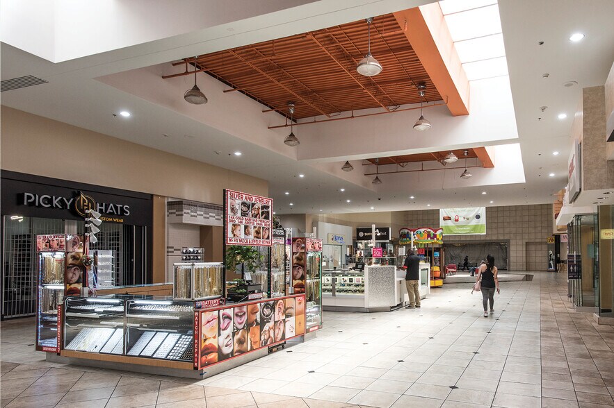 More Photos Of 7611 W Thomas Rd, Phoenix Storefront For Sale