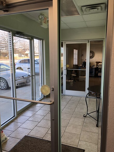 More Photos Of 1515 E Cleveland Ave, Monett Office For Lease